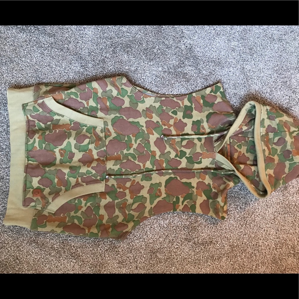 Mens fatigue cut off sweatshirt